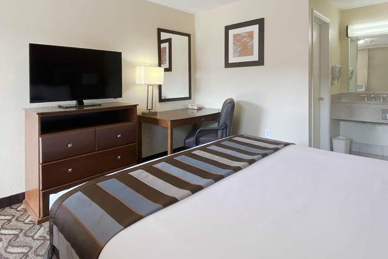 Super 8 By Wyndham Greensburg Buitenkant foto